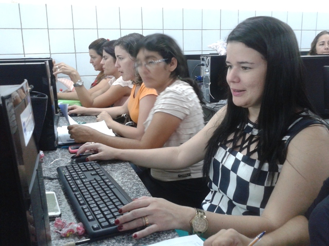 laboratório de informática do Centro Estadual de Educação Profissional Petrônio Portela (PREMEN). 