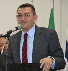 Pe. Walmir Lima, prefeito.