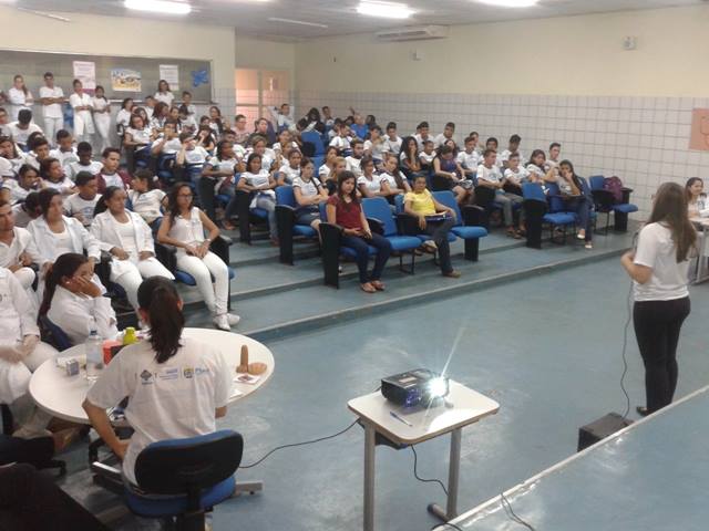 Cerca de 180 alunos participaram das palestras