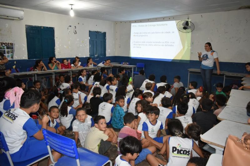 PREFEITURA DE PICOS Prefeitura realiza ações educativas da Campanha Jogue  Limpo