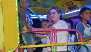 PREFEITURA DE PICOS Diversão e muita alegria marcam o último dia da Ação  Social na Carreta Popstar para as crianças da rede municipal de Educação